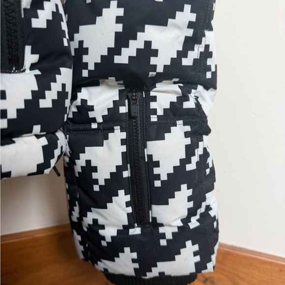 Perfect Moment Nevada Duvet II Jacket in Black and White Houndstooth - Picture 3 of 6